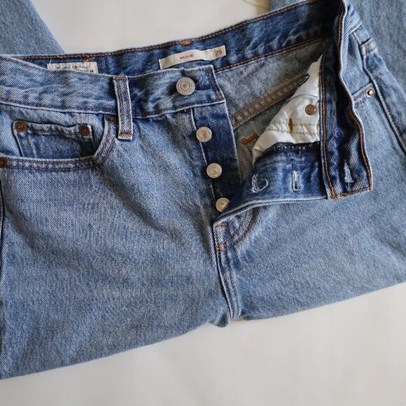 LEVIS Size 25 Wedgie Jeans Frayed hems - Picture 3 of 10